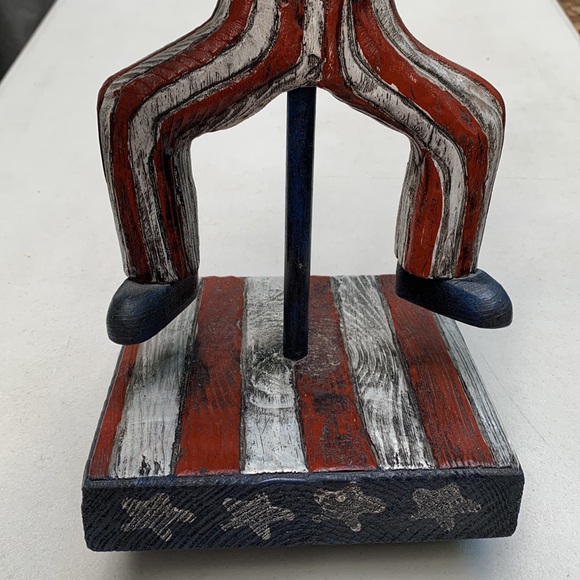 Hand carved wooden figure Uncle Sam holding flags by D. Gregan - Picture 5 of 15